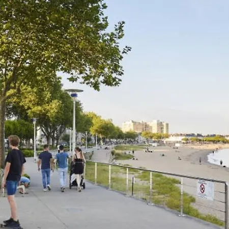 Hyper Center - 10'st Nazaire Apartmán *